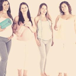 4 junge Frauen, die schwanger sind und sich gesund halten.
